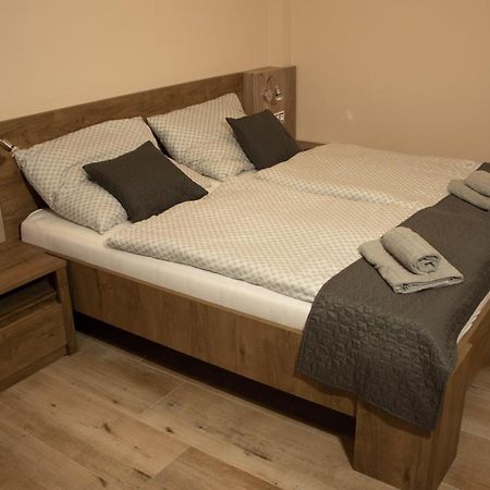 Apartmany Pilot Velka Hledsebe 外观 照片